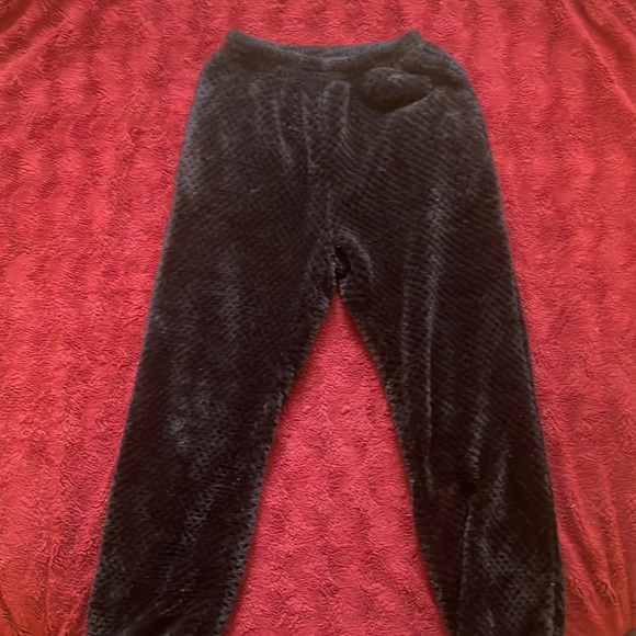 Selling a fuzzy hot and delicious jumpsuit all black - Picture 2 of 2